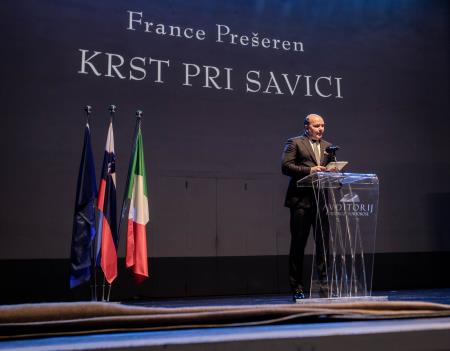 Krst pri Savici, Avditorij-43